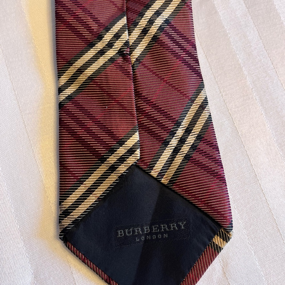Burberry London Nova Check men’s tie NEW - Picture 2 of 3
